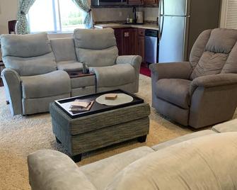 A Little Luxury near the AFA and Ford Amphitheater - Colorado Springs - Living room