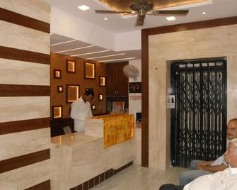 Hotel New Sunder - Indore - Front desk