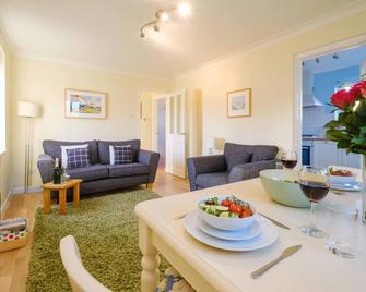 The Quarter Deck - Aldeburgh - Dining room