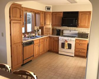 Cozy house in Central Park neighborhood of Superior, Wisconsin - Superior - Kitchen