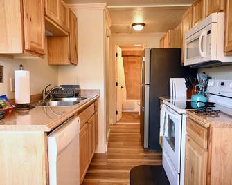 Yellowstone Gateway Inn - Gardiner - Kitchen