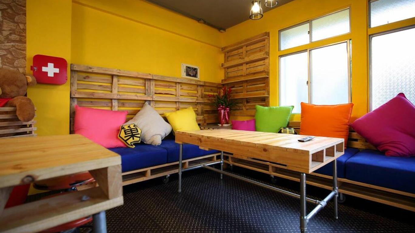 Hive Bed And Backpacker