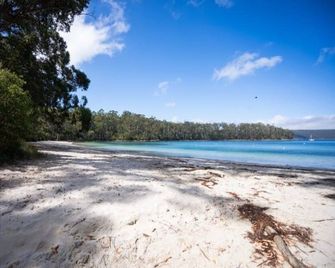 Stewarts Bay Retreat - Port Arthur - Strand
