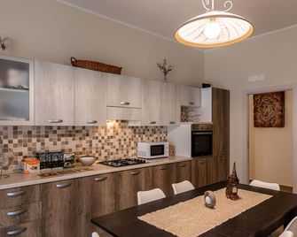 Agora Cozy B&b With Fireplace - Castelnuovo della Daunia - Cocina