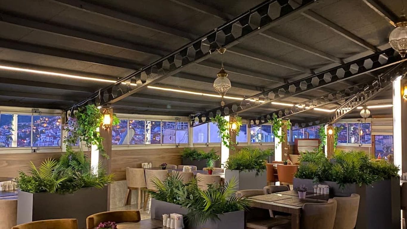 أوساك يوسيل هوتل