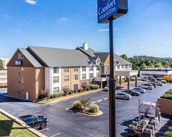 Comfort Inn & Suites Ballpark Area - Smyrna - Rakennus