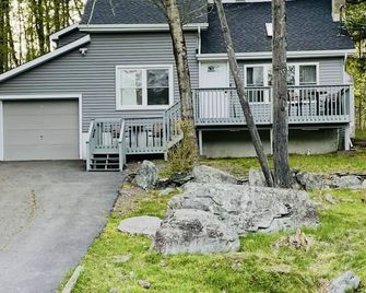 Paradise in the Poconos! Hiking, Skiing, S’mores, Indoor Water Parks/ more! - Pocono Pines - Bâtiment