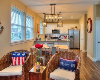 Sea Stars & Stripes Beach Cottage - Ocean Shores - Cocina