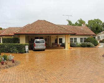 Leura Fairways East - Leura - Building