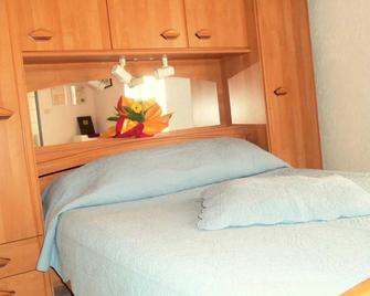 Logis Le Beausejour - Annot - Chambre
