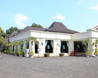 Hotel Dana Solo - Surakarta - Gebouw