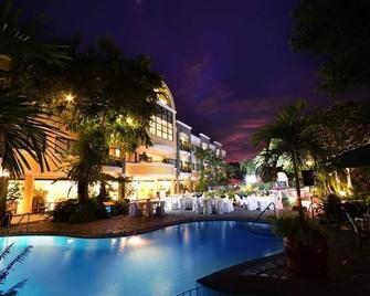 โรงแรมเฟลอริส พาลาวัน - เปอร์โต ปรินเซซา - สระว่ายน้ำ