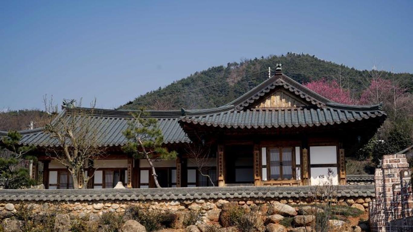 Peepul Hanok Stay (Korea Quality)