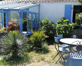Fisherman's house, decorated and furnished with taste and personality - Ile d'Yeu - Patio