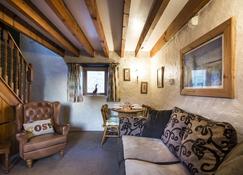 The Granary - 1 Bedroom Apartment - Saint Florence - Tenby - Olohuone