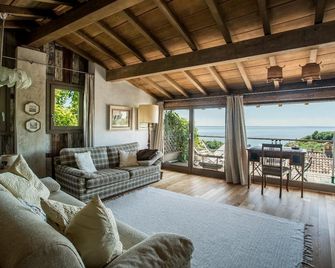 Betta - Newly Renovated Lake-View Terrace Apartment, Peaceful and Silent Surroundings - Toscolano Maderno - Living room