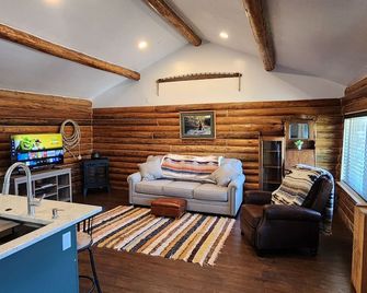 Cookie's Cabin is a charming little cabin in adventurous Kemmerer! - Kemmerer - Sala de estar