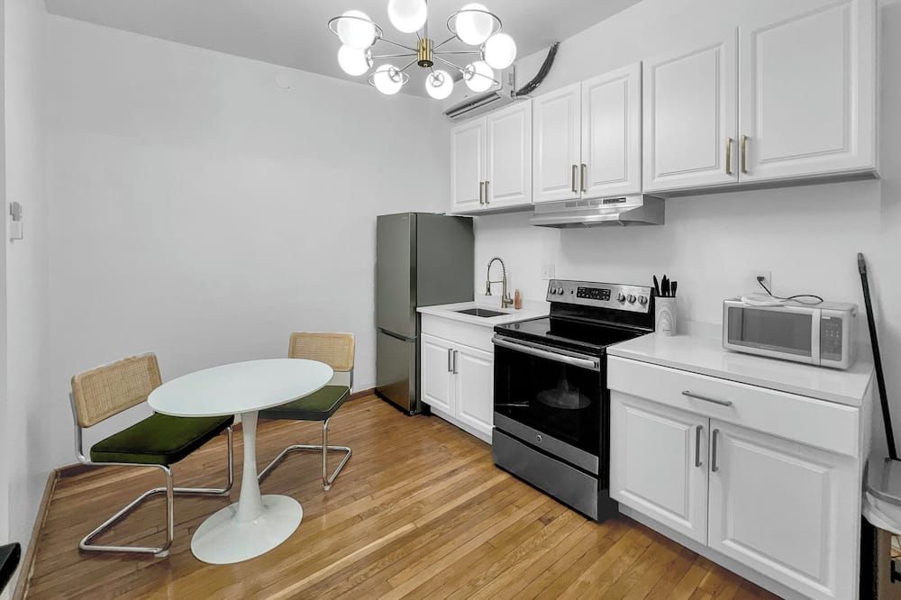 Steps from the Harbor: Stylish 2-bedroom Little Italy stay, walk everywhere - Baltimore - Phòng bếp