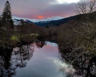 The White Stag Inn - קלנדר - נוף חיצוני