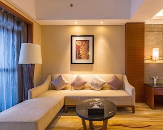 Gountry Garden Golden Beach Hotel - Qingdao - Living room