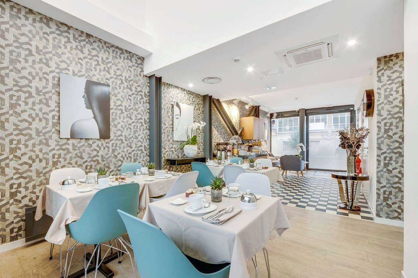 فيلا إيفيل ماداموزيل