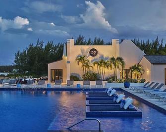 Oceanfront Bliss, Two-Bedroom Luxury, Grand Isle Resort, 2 Family Ready Rooms - Georgetown - Pool