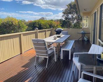 Jan Juc Beach Break - Walk to Beach, Pet Friendly - Torquay - Balcony