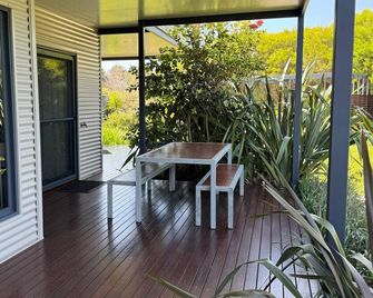 Hartzell One Seven - Private - Family Friendly - Metricup - Balcón