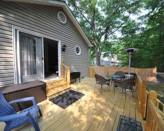 Welcome To Bayside Breeze! One Block From Town Beach, Walk To Waterfront Dining - Rock Hall - Patio