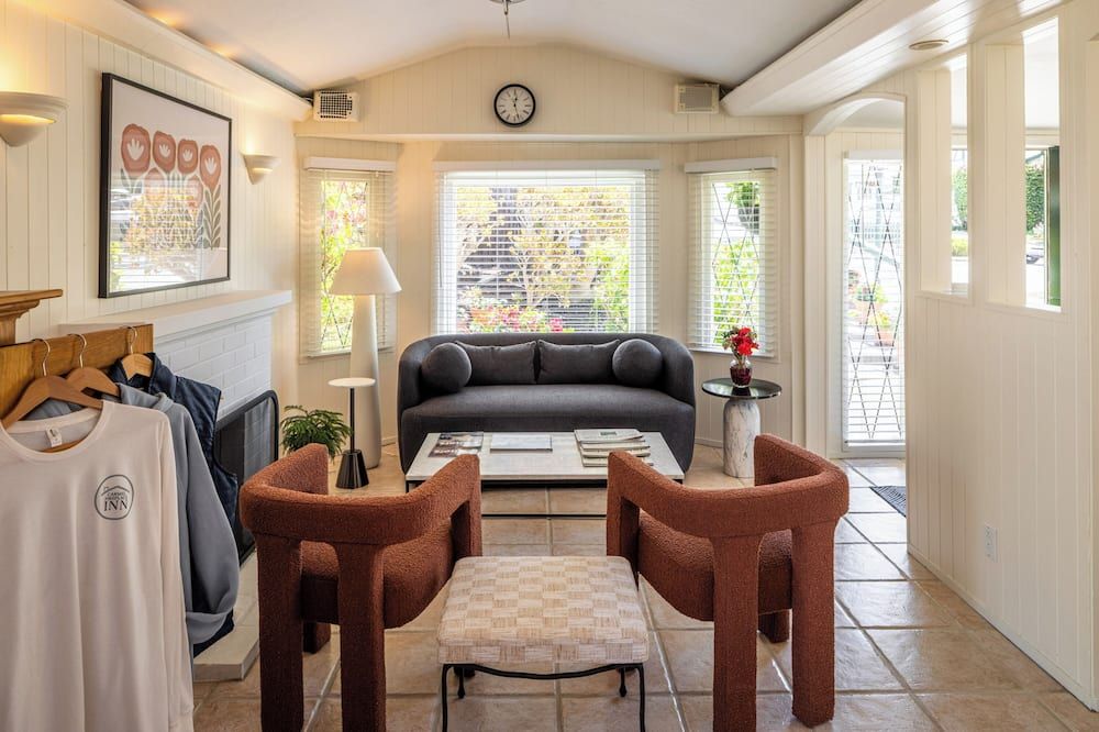 Carmel Fireplace Inn - כרמל ביי דה סי - סלון