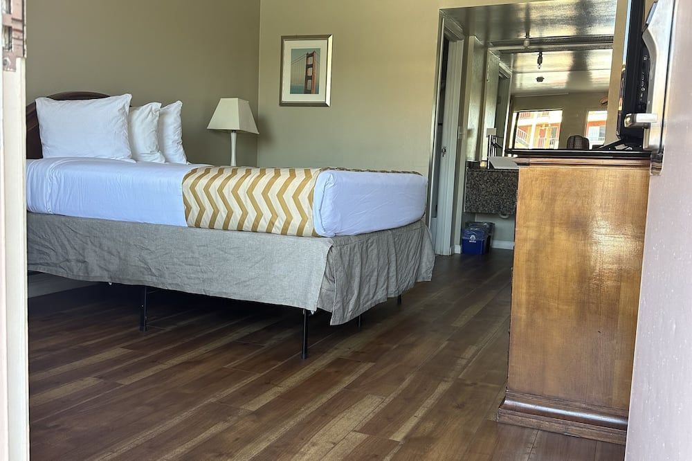 Bedroom view of Travelodge by Wyndham Reno Downtown