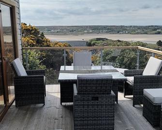 Peaceful location,Superb sea views,on the 'Wild Atlantic Way' With internet. - Annagry - Balcón