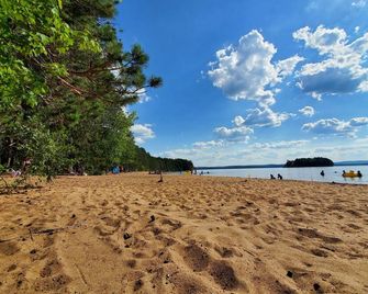 Riverfront Caravan seconds from Bonnechere Provincial Park - Killaloe - Beach