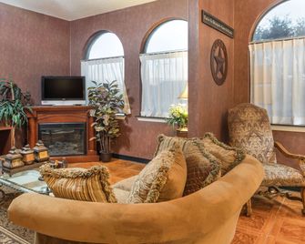 Super 8 by Wyndham San Antonio at I-10 - San Antonio - Ruang tamu