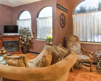 سوبر 8 باي ويندام سان أنتونيو آت آي - 10 - سان انطونيو - غرفة معيشة