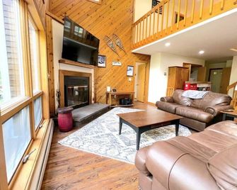 Stratton Mountain Home - Hot Tub, Fire Pit & Game Loft - Jamaica - Living room