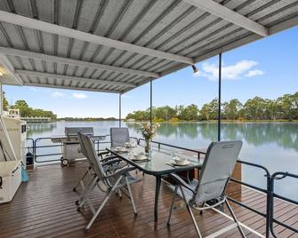 Renmark River Villas and Boats & Bedzzz - Renmark - Balcony