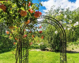 Creekside Farm Escape -Monroe - Monroe