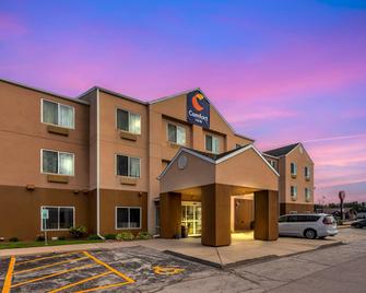 كومفرت إن آند سويتس جرين باي ستاديوم أريا - غرين باي - مبنى