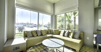 Hilton Garden Inn Santa Barbara/Goleta - Goleta - Living room