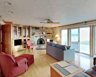 Midnight Dip - Prospect Harbor - Living room
