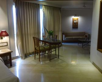 Hotel Maharaja Regency - Sātāra - Dining room