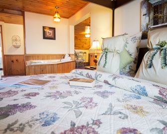 Savannah House Wine Country Inn & Cottages - Himrod