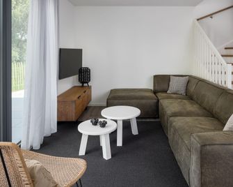 Luxury Villa With Sauna, Located On The Water In A Holiday Park - Wolphaartsdijk - Living room