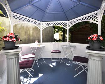 Villa Waldperlach by Blattl - Munich - Patio