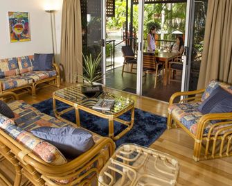 Parap Village Apartments - Darwin - Living room