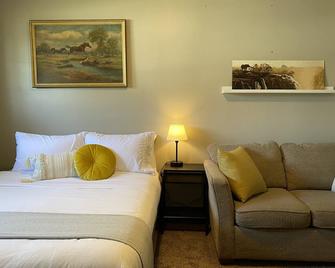 The puzzle house - Lethbridge - Bedroom