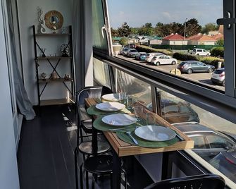 South-facing seafront apartment - Courseulles-sur-Mer - Balcony