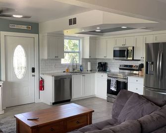 Just Listed - Beautifully renovated waterfront 2 bedroom home - Bokeelia - Kitchen