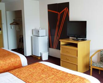 Howard Johnson by Wyndham Fort St. John - Fort St. John - Bedroom